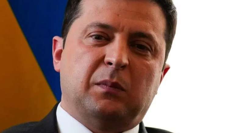 Presidente ucraniano Volodymyr Zelensky busca formas de enfrentar ataques ao país