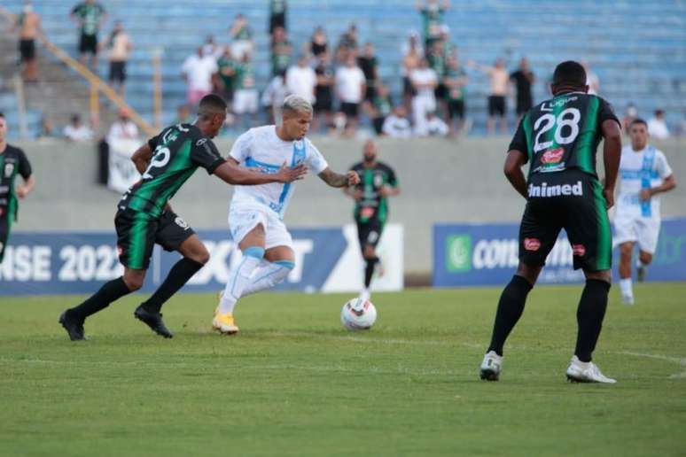 Marcelinho está desde o meio do ano passado defendendo o Londrina (Foto: Divulgação / Londrina)