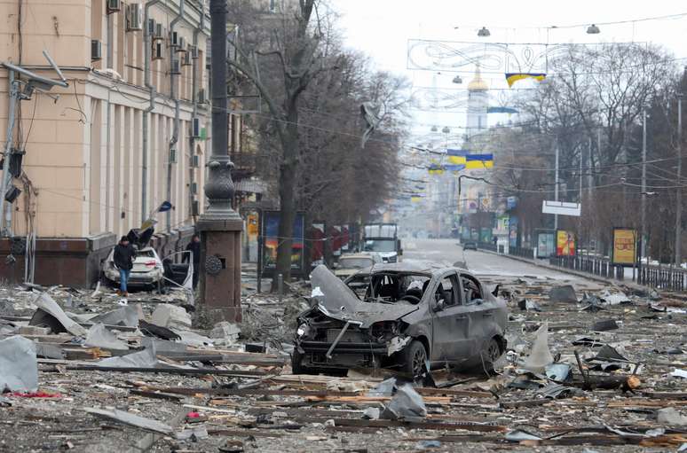  Uma vista mostra o prédio da administração regional danificado em Kharkiv, na Ucrânia