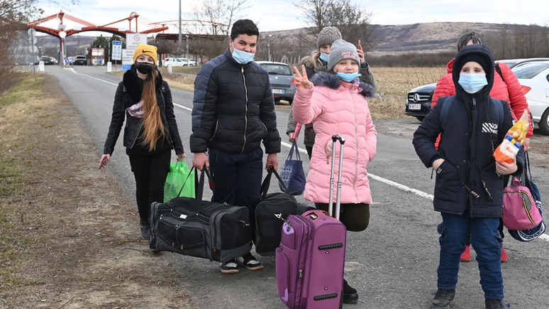 A Hungria é um dos países para onde famílias inteiras têm viajado, fugindo da guerra