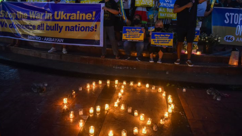 Enquanto o governo das Filipinas declarou neutralidade sobre a invasão russa, os filipinos protestaram contra o ataque