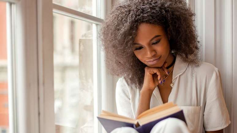 Começar a ler aquele livro guardado na gaveta já é um bom começo