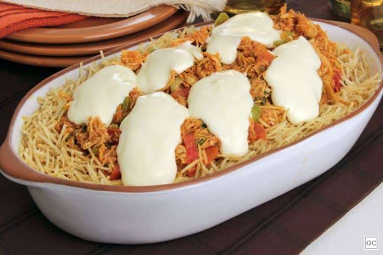 Frango desfiado &agrave; parmegiana &ndash; Foto: Guia da Cozinha