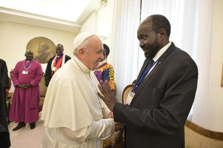 Papa Francisco com o presidente do Sud&atilde;o do Sul, Salva Kiir, em 2019