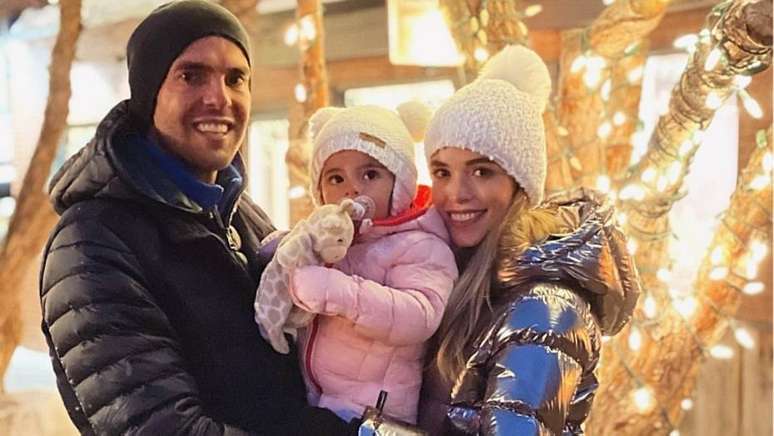 Carol Dias, mulher de Kaká, revela aborto espontâneo em segunda gravidez.