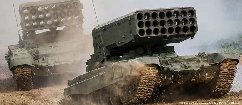 Lan&ccedil;a-chamas TOS-1 tem capacidade para disparar armamento termob&aacute;rico