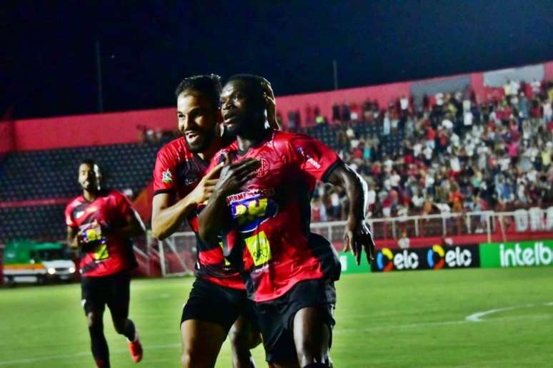 Atacante Ebere Osinachi, do Pouso AlegreMG, é o primeiro nigeriano a