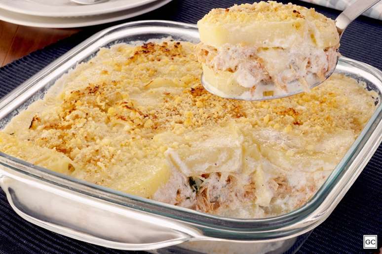 Batata em camadas com frango desfiado &ndash; Foto: Guia da Cozinha