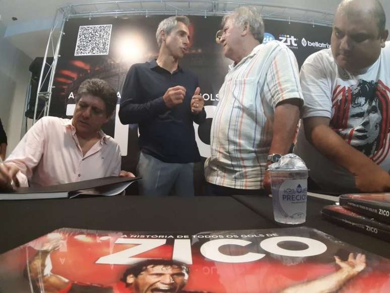 Paulo Sousa esteve em recente lançamento de livro sobre a história dos gols de Zico (Foto: Divulgação/SMG)