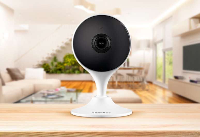 A câmera IZC 1003 usa sensor de movimento para detectar presença de pessoas no ambiente em que ela está.