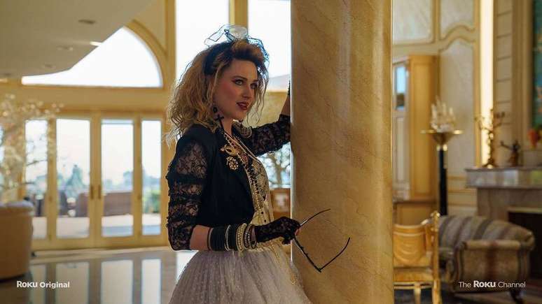 Evan Rachel Wood apareceu caracterizada como Madonna nos tempos de 'Like a Virgin'.