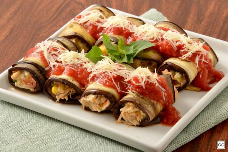 Canelone de berinjela com frango desfiado &ndash; Foto: Guia da Cozinha
