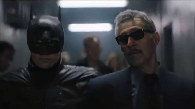 John Torturro é o chefe do crime organizado de Gotham, Carmine Falcone