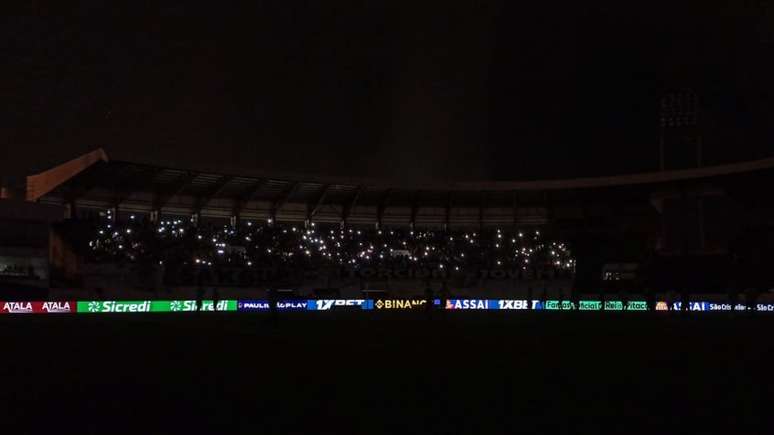 Queda de energia na Arena da Fonte Luminosa cancelou jogo do Santos (FOTO: Raul Ramos/Ag. Paulistão)