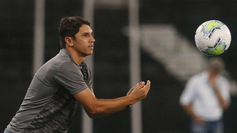 O técnico interino Lúcio Flávio tende a manter boa parte da equipe que foi a campo nas últimas partidas (Foto: Vítor Silva/Botafogo)