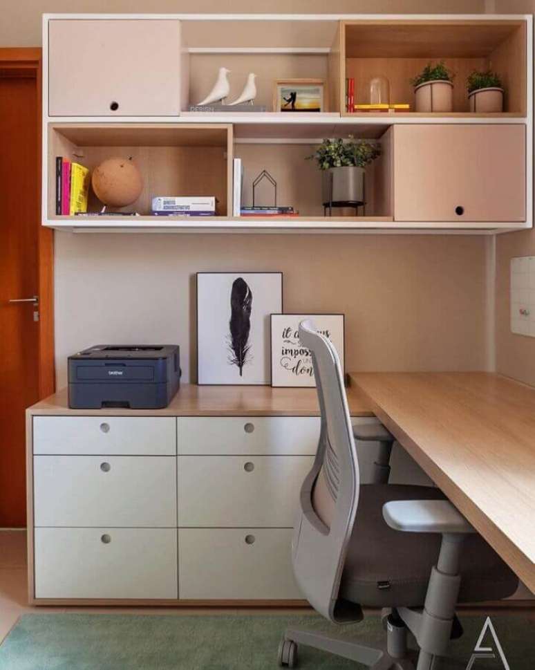 14. Cores claras para decora&ccedil;&atilde;o com m&oacute;veis planejados para home office &ndash; Foto: AMIS Arquitetura