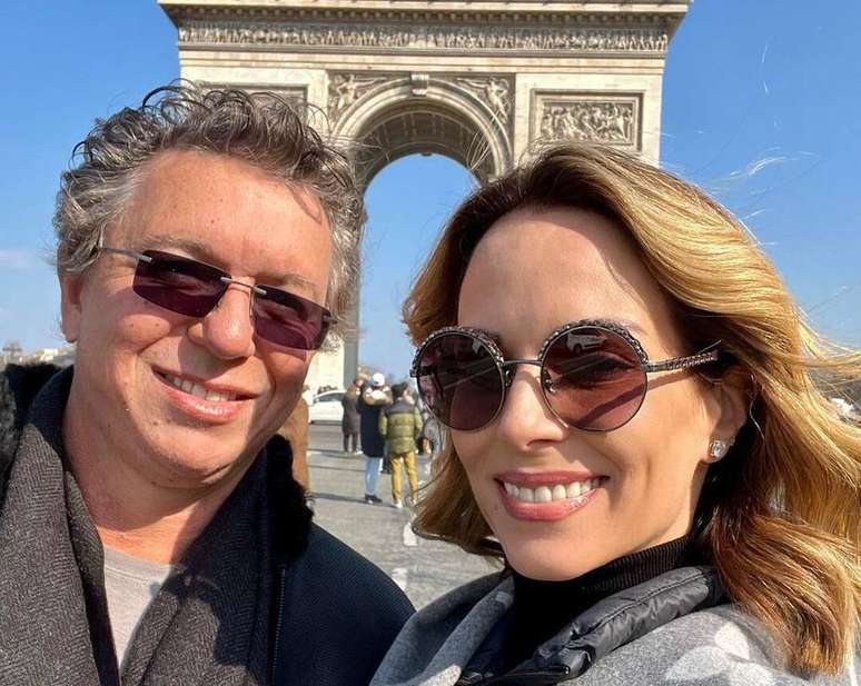 Boninho e Ana Furtado estão em Paris para evento de moda.  