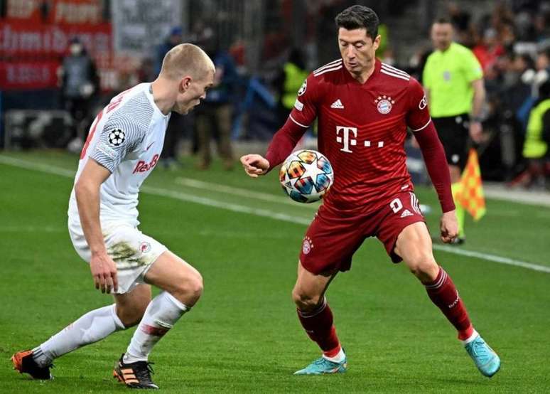 Duelo de ida entre Bayern e RB Salzburg foi marcado pelo equilíbrio (Foto: BARBARA GINDL / APA / AFP)