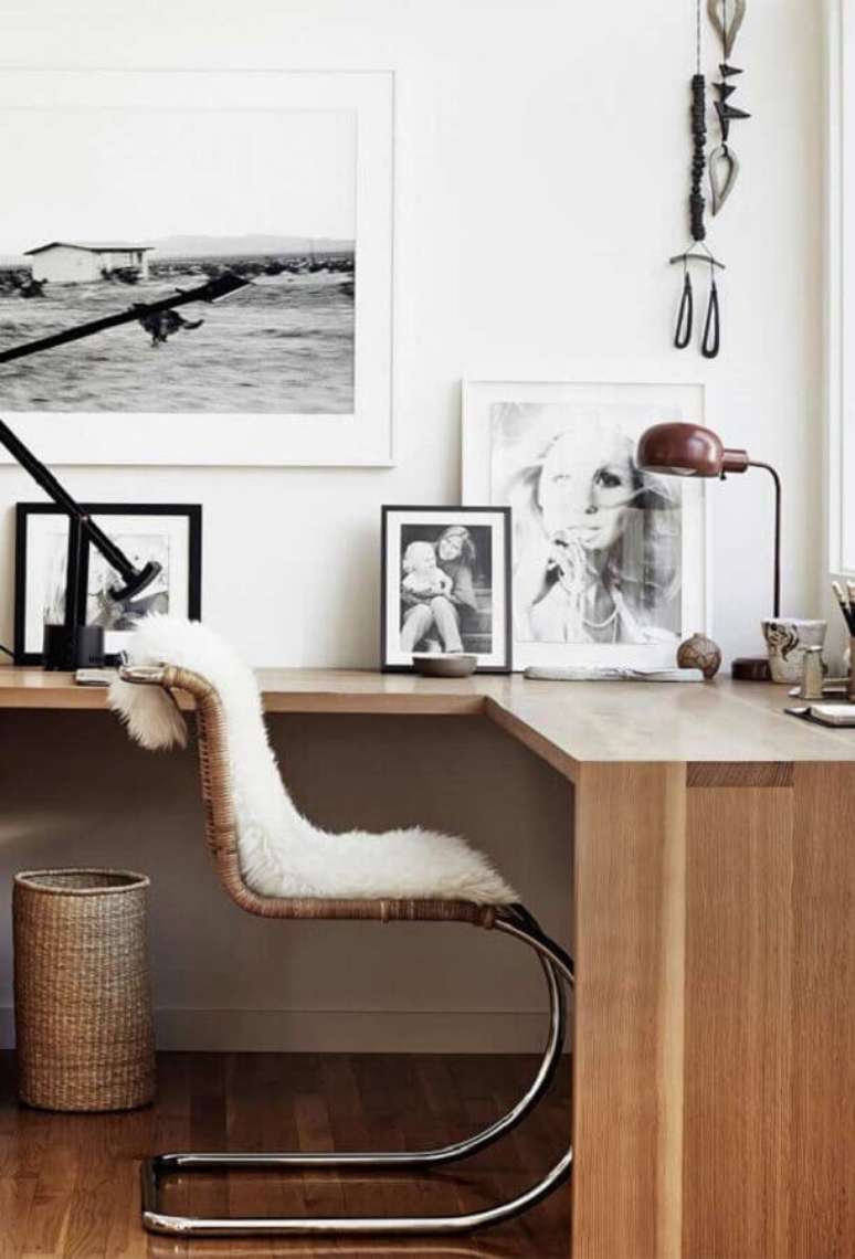 40. M&oacute;veis para home office decorado com escrivaninha de canto &ndash; Foto: Decor F&aacute;cil