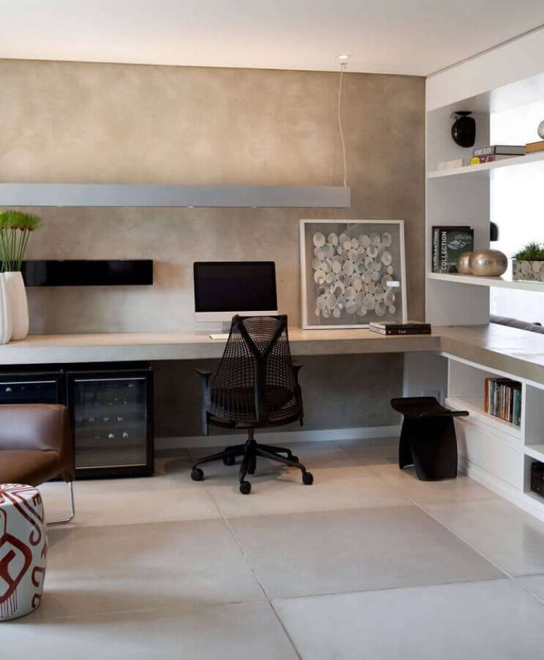 11. Decora&ccedil;&atilde;o moderna com m&oacute;veis para home office com parede de cimento queimado &ndash; Foto: Casa Tr&egrave;s Chic