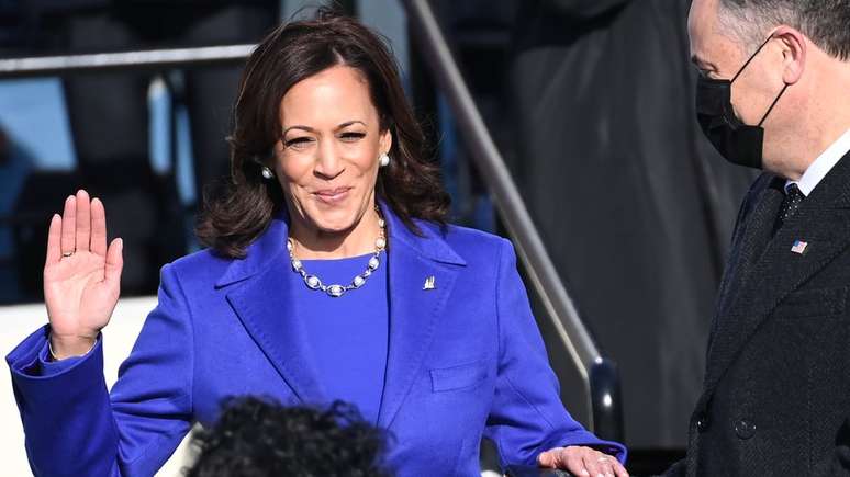 No ano passado, Kamala Harris tomou posse como a primeira mulher, primeira negra e primeira asiático-americana vice-presidente dos EUA