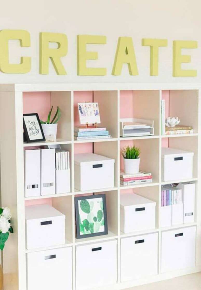 12. Arm&aacute;rio de nichos para m&oacute;veis para home office &ndash; Foto: Decor F&aacute;cil