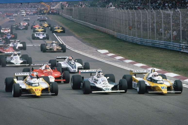 A largada da primeira corrida de F1 em Ímola, em 1980. Nelson Piquet (carro 5) venceu nesse dia e no ano seguinte