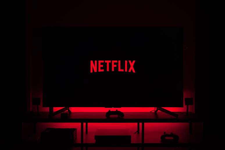 Após ataques a Ucrânia, Netflix suspende serviços de streaming na Rússia