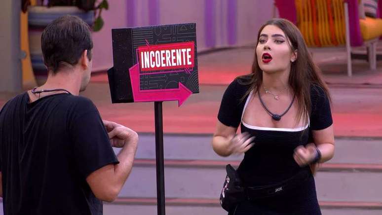 Gustavo aponta Jade Picon como 'incoerente' no BBB22