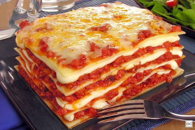 Lasanha de calabresa com tomate &ndash; Foto: Guia da Cozinha