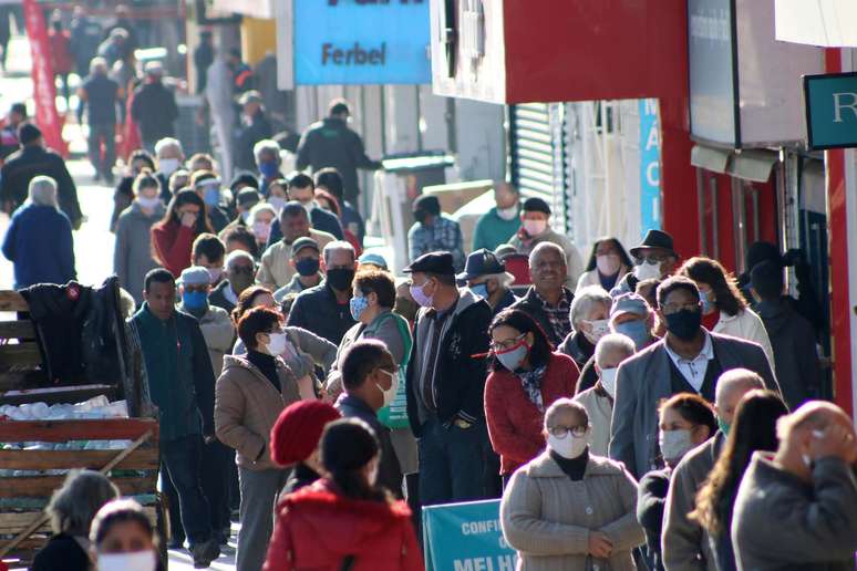 Quase 60% das famílias de baixa renda estão inadimplentes