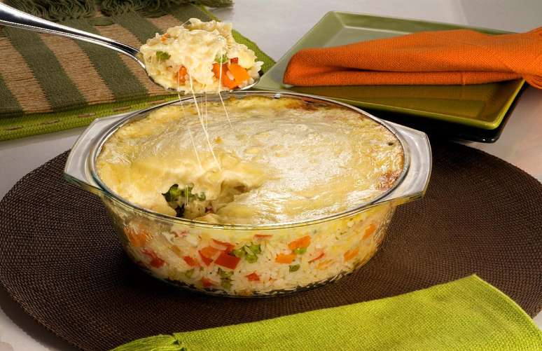 Arroz de forno colorido com queijos &ndash; Foto: Guia da Cozinha