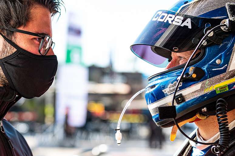 Bruno Finco com o piloto Ryan Briscoe em Road America