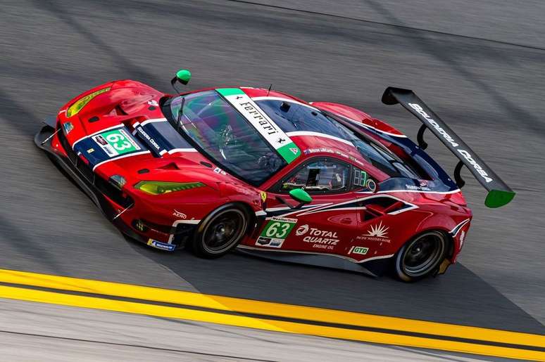 Carro da Scuderia Corsa nas 24 Horas de Daytona de 2021