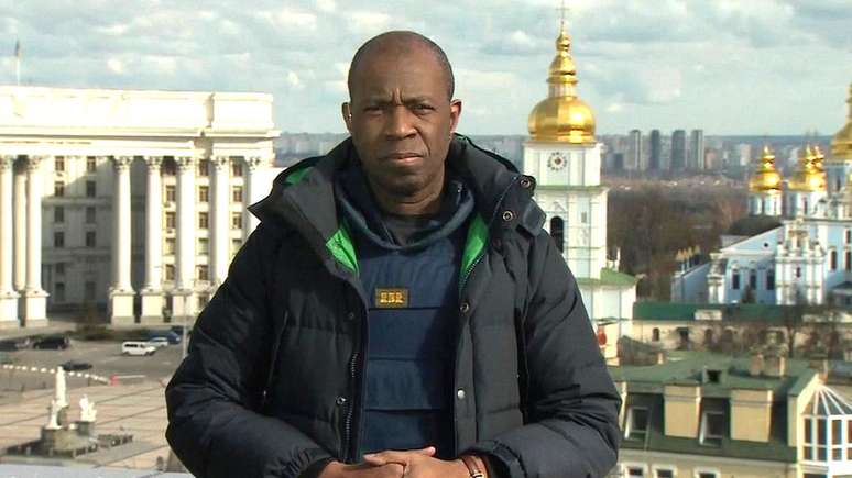 O correspondente da BBC Clive Myrie agora está na Romênia