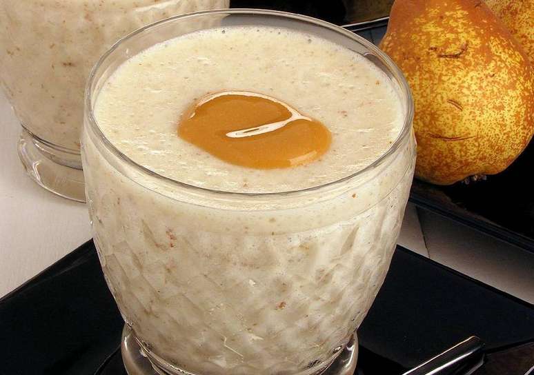 Mousse de pera com calda de caramelo &ndash; Foto: Guia da Cozinha