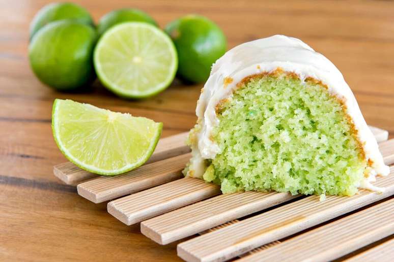 4. Receita de bolo de lim&atilde;o fofinho com cobertura de leite condensado &ndash; Foto: iStock