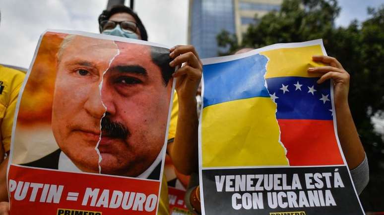 Protesto em Caracas contra a invas&atilde;o da Ucr&acirc;nia associou Maduro a Vladimir Putin