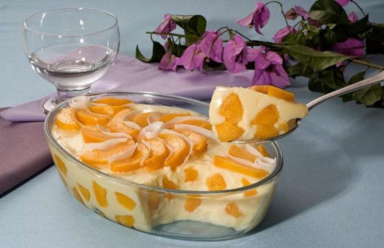 Gelado de p&ecirc;ssego na travessa &ndash; Foto: Guia da Cozinha