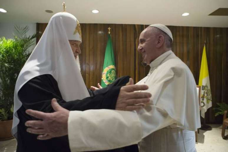 Cirilo e papa Francisco durante encontro em Cuba, em fevereiro de 2016
