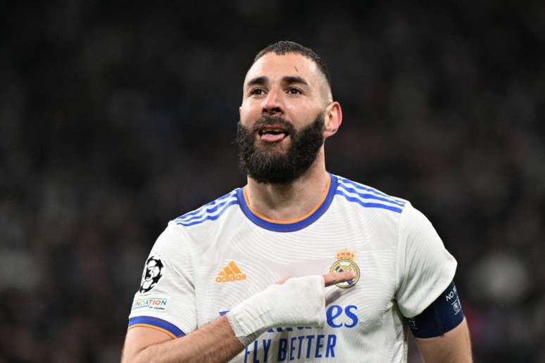 Benzema faz três gols no segundo