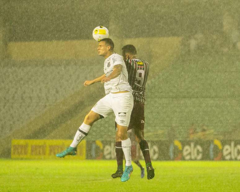 Com drama nos pênaltis, Santos avança na Copa do Brasil