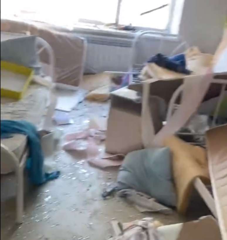 Hospital destruído em Mariupol