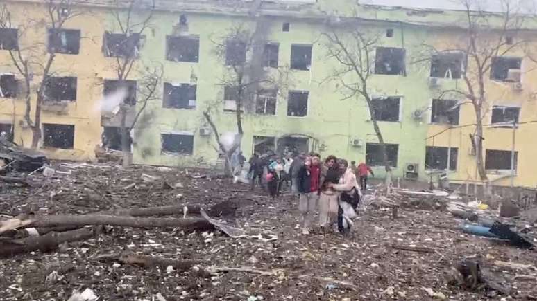 Imagem mostra destruição em hospital em Mariupol