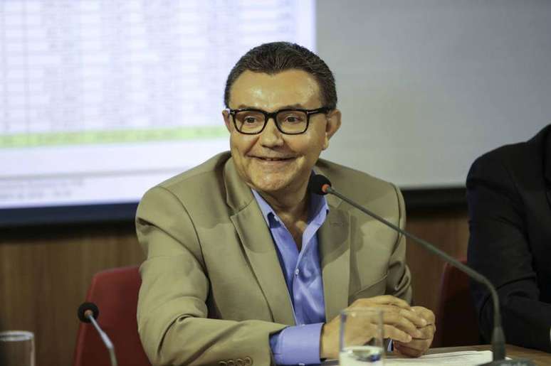 O presidente do PSB, Carlos Siqueira, não quis detalhar os motivos que levaram à saída do partido das discussões.