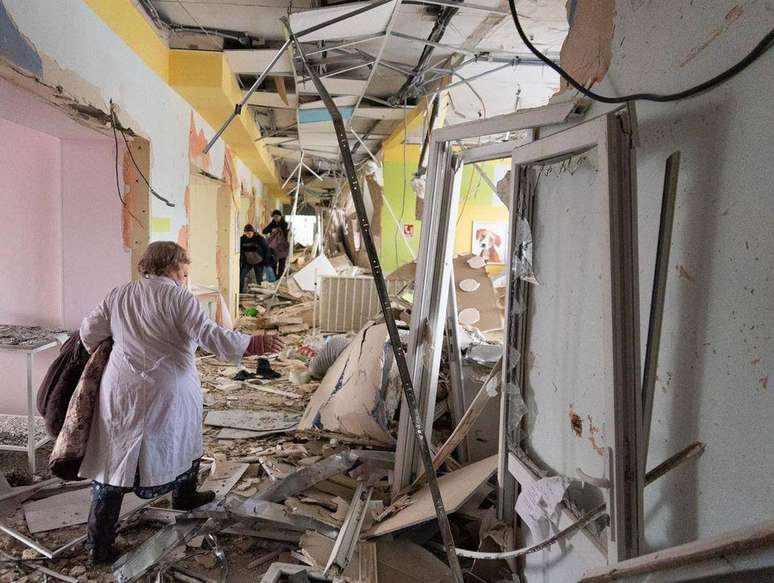 Um hospital infantil foi bombardeado em Mariupol, deixando mortos e feridos