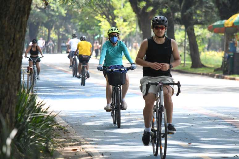 Movimentação de pessoas no parque no Ibirapuera, zona sul de São Paulo (SP)