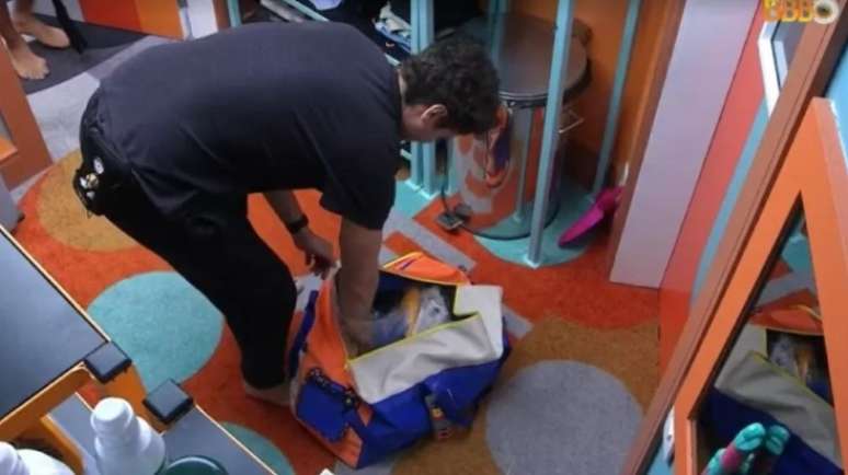 Lucas Bissoli devolve estoque de itens do BBB