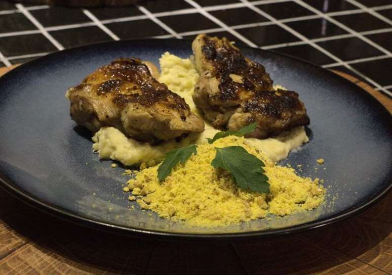 Frango com pur&ecirc; de batata-doce &ndash; Foto: Divulga&ccedil;&atilde;o