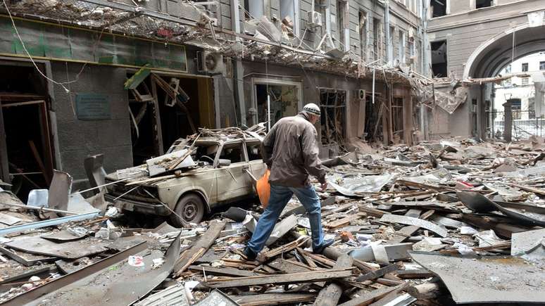 Alvos de bombardeios, moradores de Kharkiv disseram que se sentiram vivendo no inferno